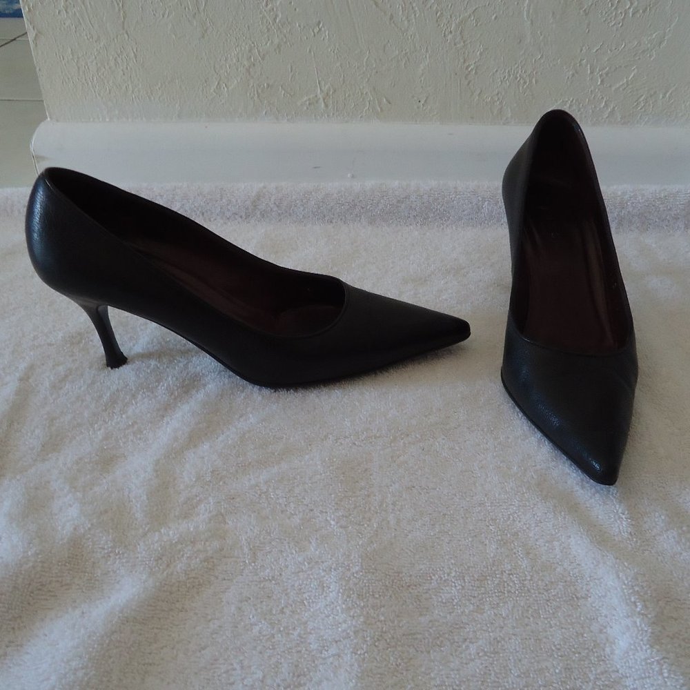 SOLD.  GUCCI Black Leather Pumps 163352 ~ 5.5B
